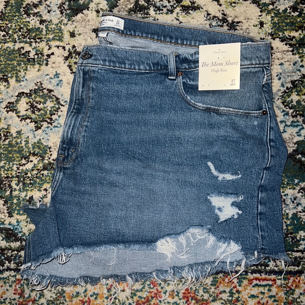 A&F curve love high rise mom short